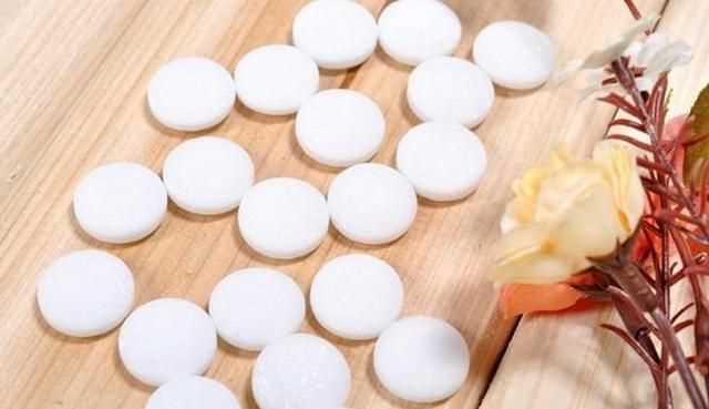 衛(wèi)生球和樟腦丸的區(qū)別，衛(wèi)生球不斷變小的條件和變化特點(diǎn)？圖2