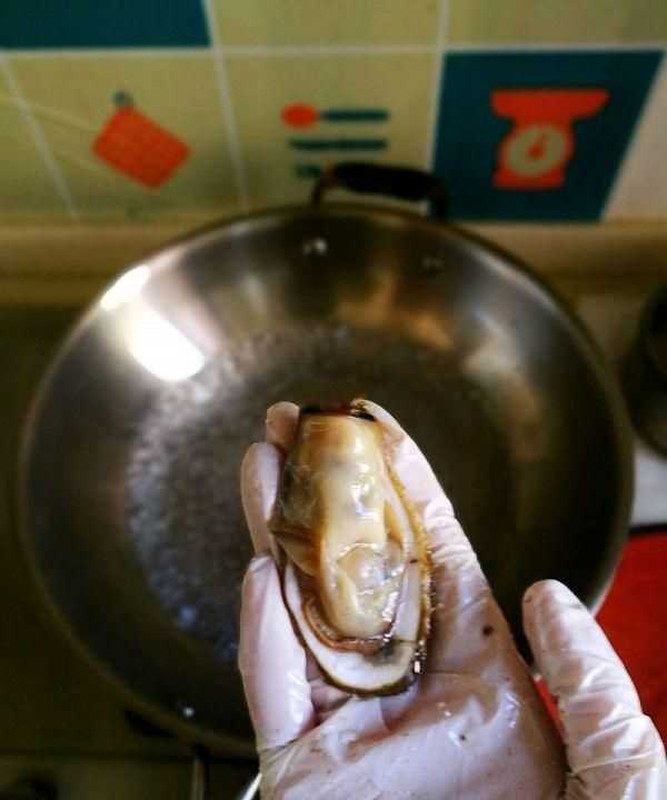 生蠔撬開(kāi)后肉還要洗嗎,生蠔打開(kāi)后需要清洗 生蠔打開(kāi)后能放多久