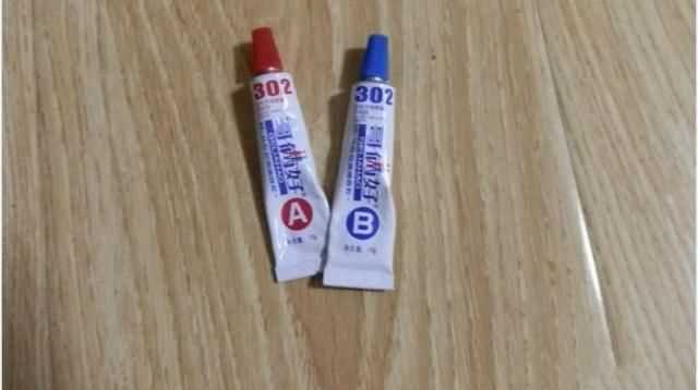 門框條掉了用什么膠粘，櫥柜的門框掉了，是用膠粘的，用的什么膠呀這？圖5