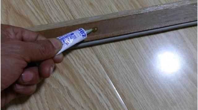 門框條掉了用什么膠粘，櫥柜的門框掉了，是用膠粘的，用的什么膠呀這？圖7