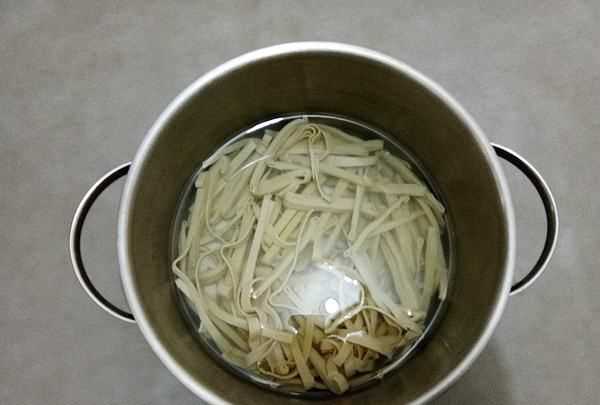 豆皮怎么炒好吃,豆皮怎么炒好吃又簡(jiǎn)單 有什么做豆皮的技巧視頻圖4