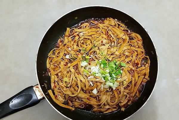 豆皮怎么炒好吃,豆皮怎么炒好吃又簡(jiǎn)單 有什么做豆皮的技巧視頻圖9