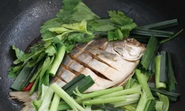 鯧魚(yú)怎么做最好吃又簡(jiǎn)單,鯧魚(yú)怎么做好吃又簡(jiǎn)單圖8