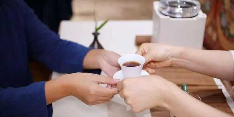倒茶的禮儀和注意事項,給領(lǐng)導(dǎo)倒水注意事項