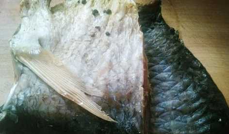 曬干的小咸魚(yú)怎么做好吃,干咸魚(yú)怎么做好吃又簡(jiǎn)單的方法圖1