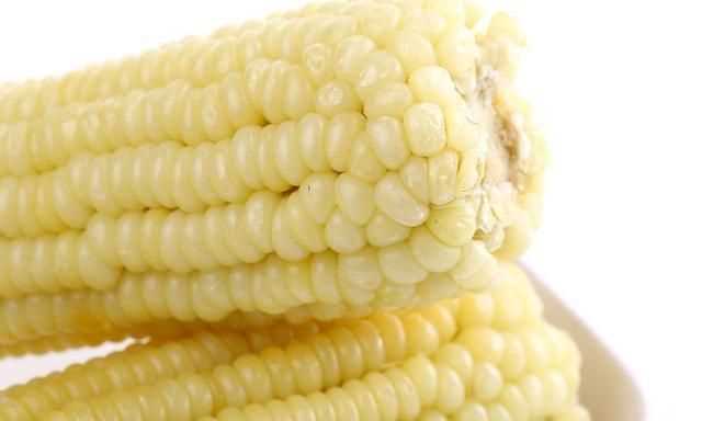 為什么白玉米煮熟后會(huì)變黃