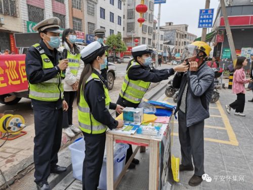 交警到我校做交通安全知識(shí)宣傳