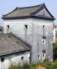 作者用了哪些說明方法對客家民居