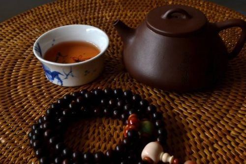 關(guān)于雨天喝茶的詩(shī)句