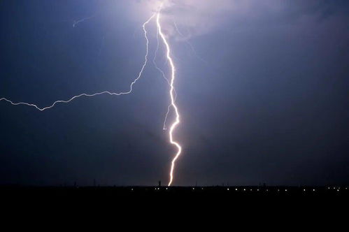 關(guān)于雷電的古詩句