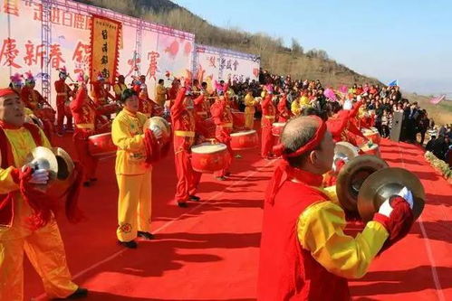 關(guān)于敲鑼鼓的詩句