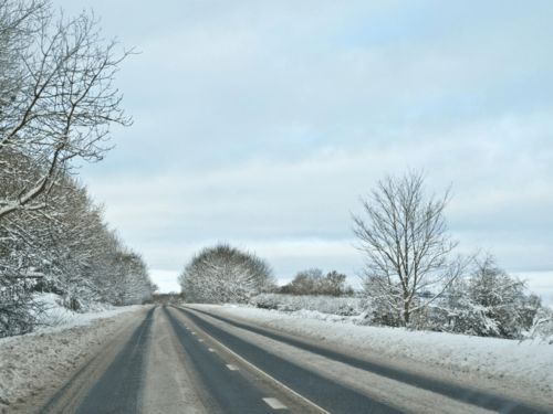 冰雪路面安全駕駛注意事項(xiàng)