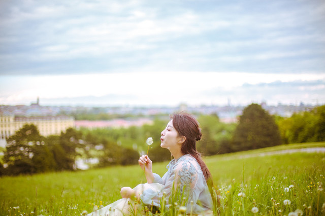 熱門經(jīng)典心情說(shuō)說(shuō)很現(xiàn)實(shí)的說(shuō)說(shuō)只有等到物是人非之后，人才會(huì)懂得懷念